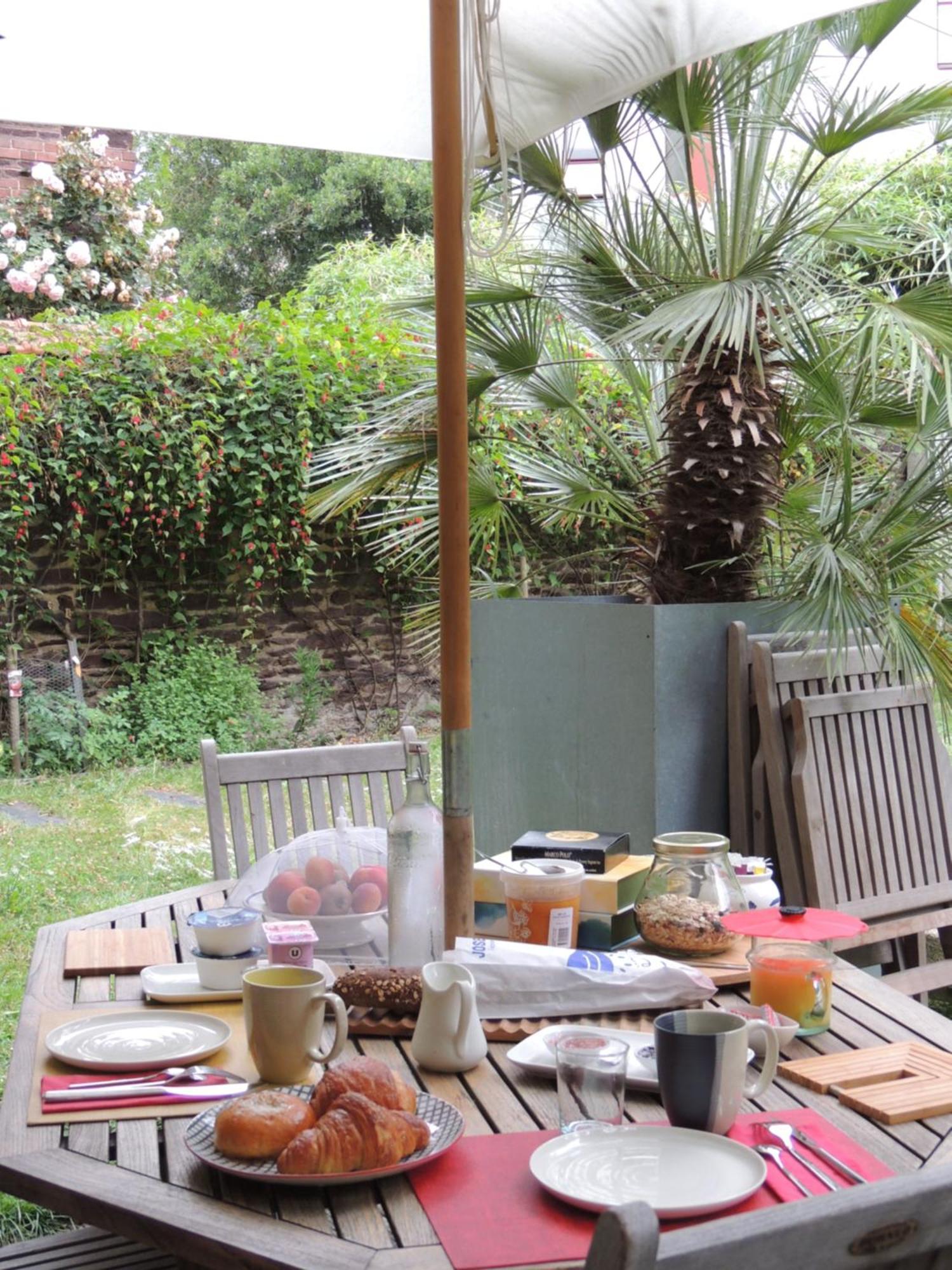 Chambre D'Hote Le Jardin De L'Esplanade Rennes Centre Et Gare Exterior foto